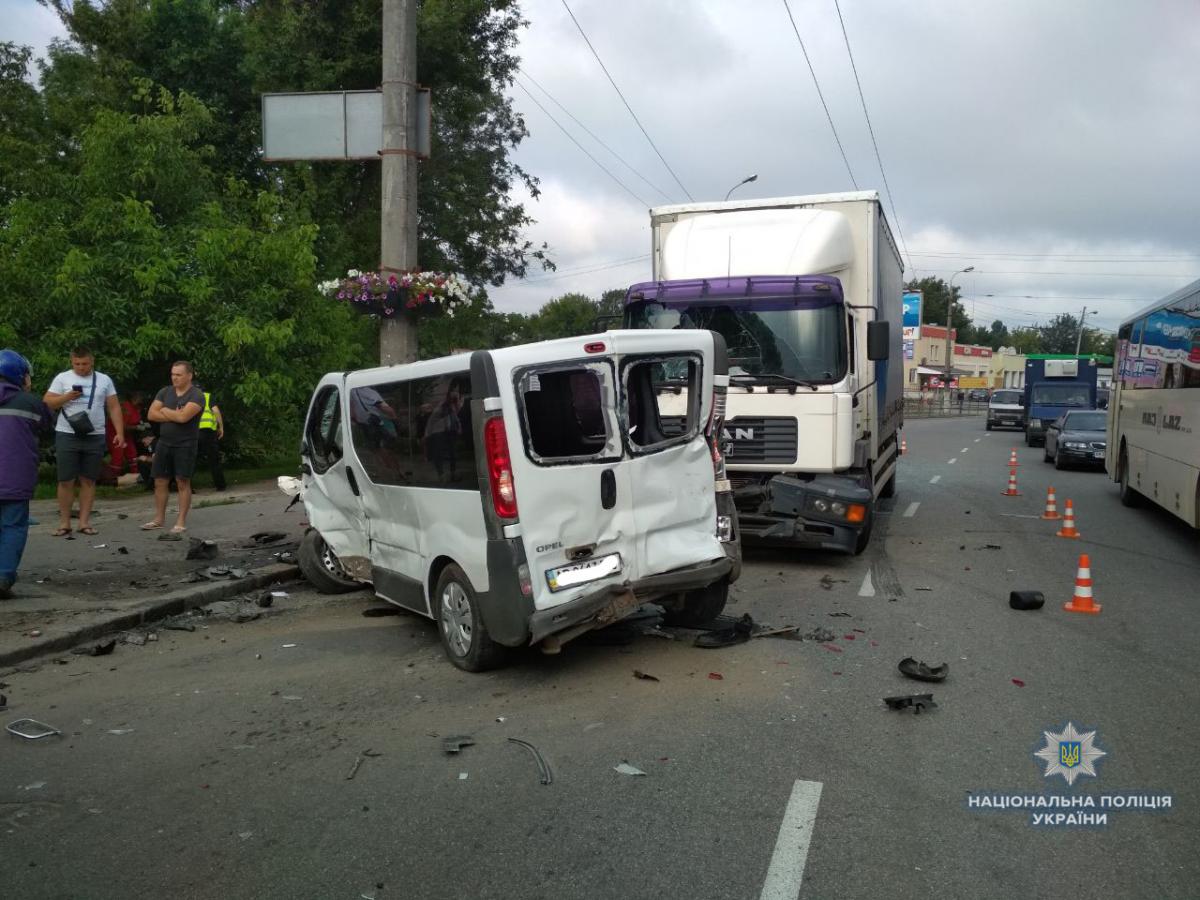 В результате ДТП пострадали три человека, один из них умер в реанимации